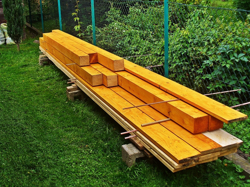 ebeniste-LA LONDE LES MAURES-min_boards_the_rafters_joinery_tree_painting_wood_colored_paint-871508